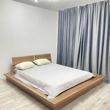 Квартира Для Большой Семьи Almatî Exterior foto
