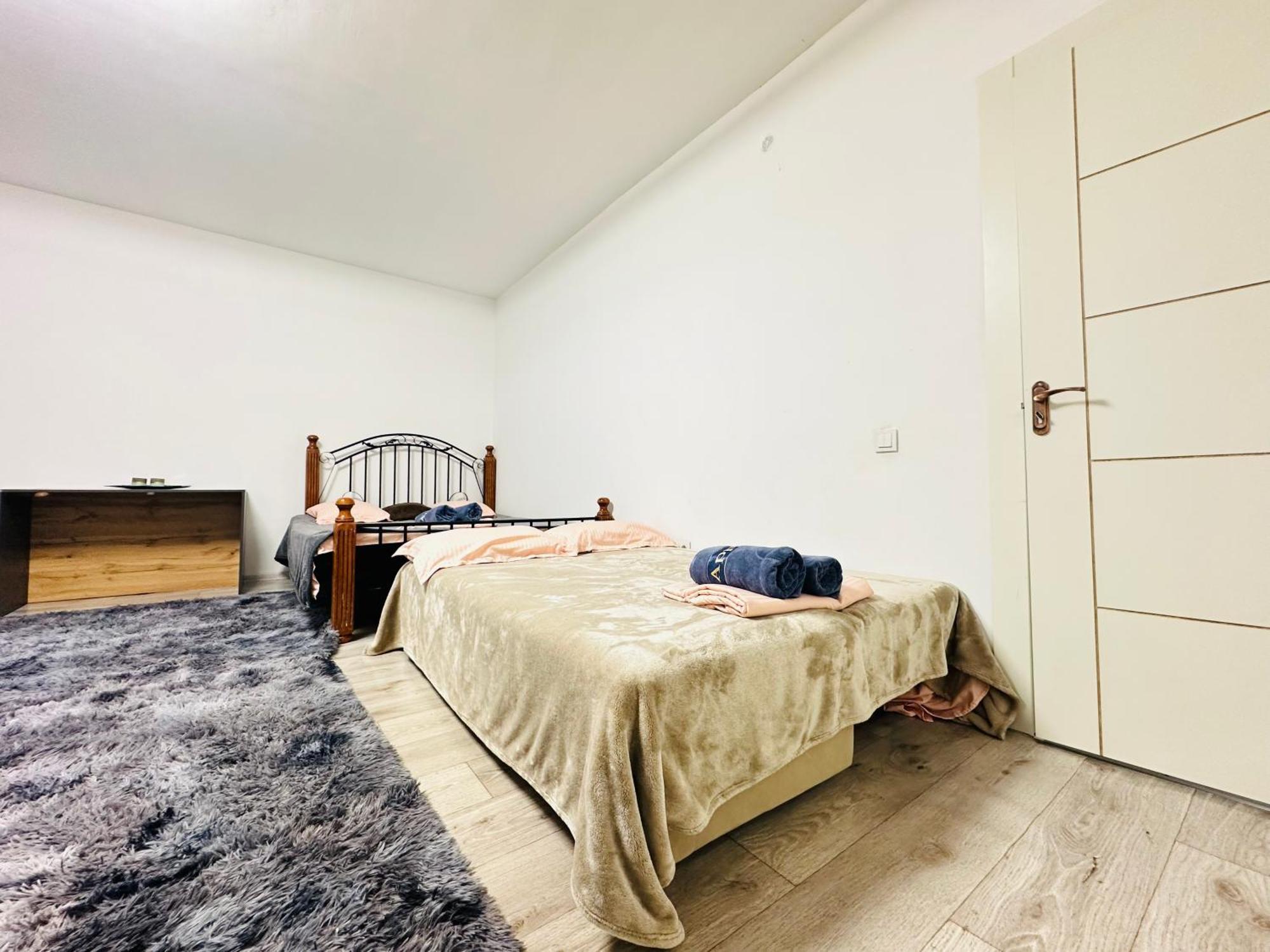 Квартира Для Большой Семьи Almatî Exterior foto
